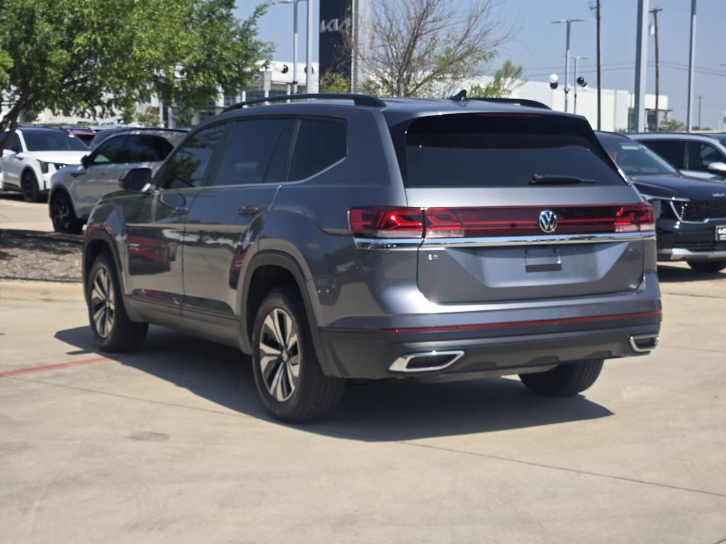 Used 2024 Volkswagen Atlas SE AWD/4WD image 3