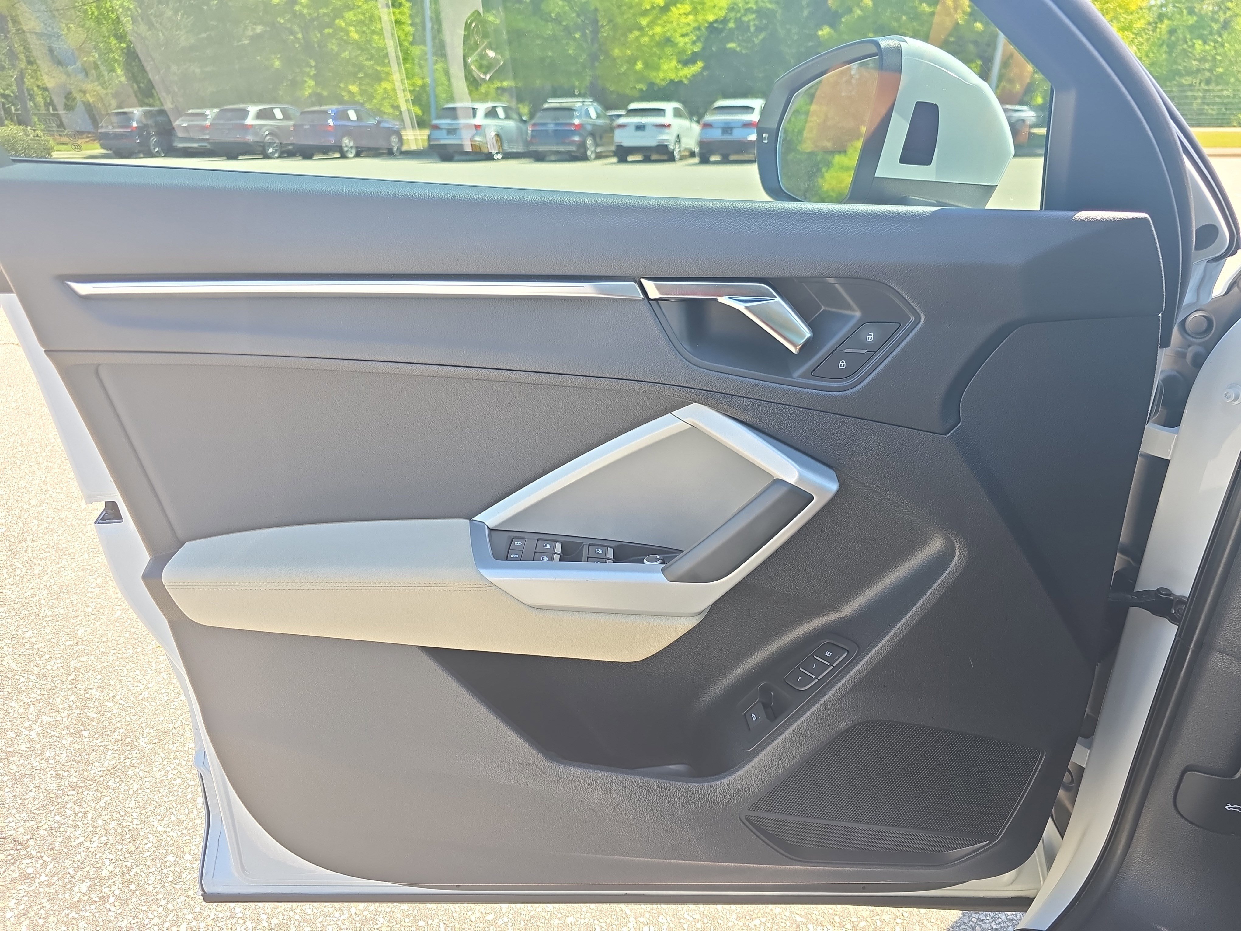 Used 2023 Audi Q3 2.0T Premium Plus w/ Premium Plus Package image 24