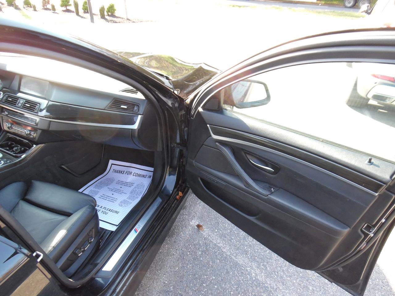 Used 2012 BMW 550i xDrive Sedan image 22