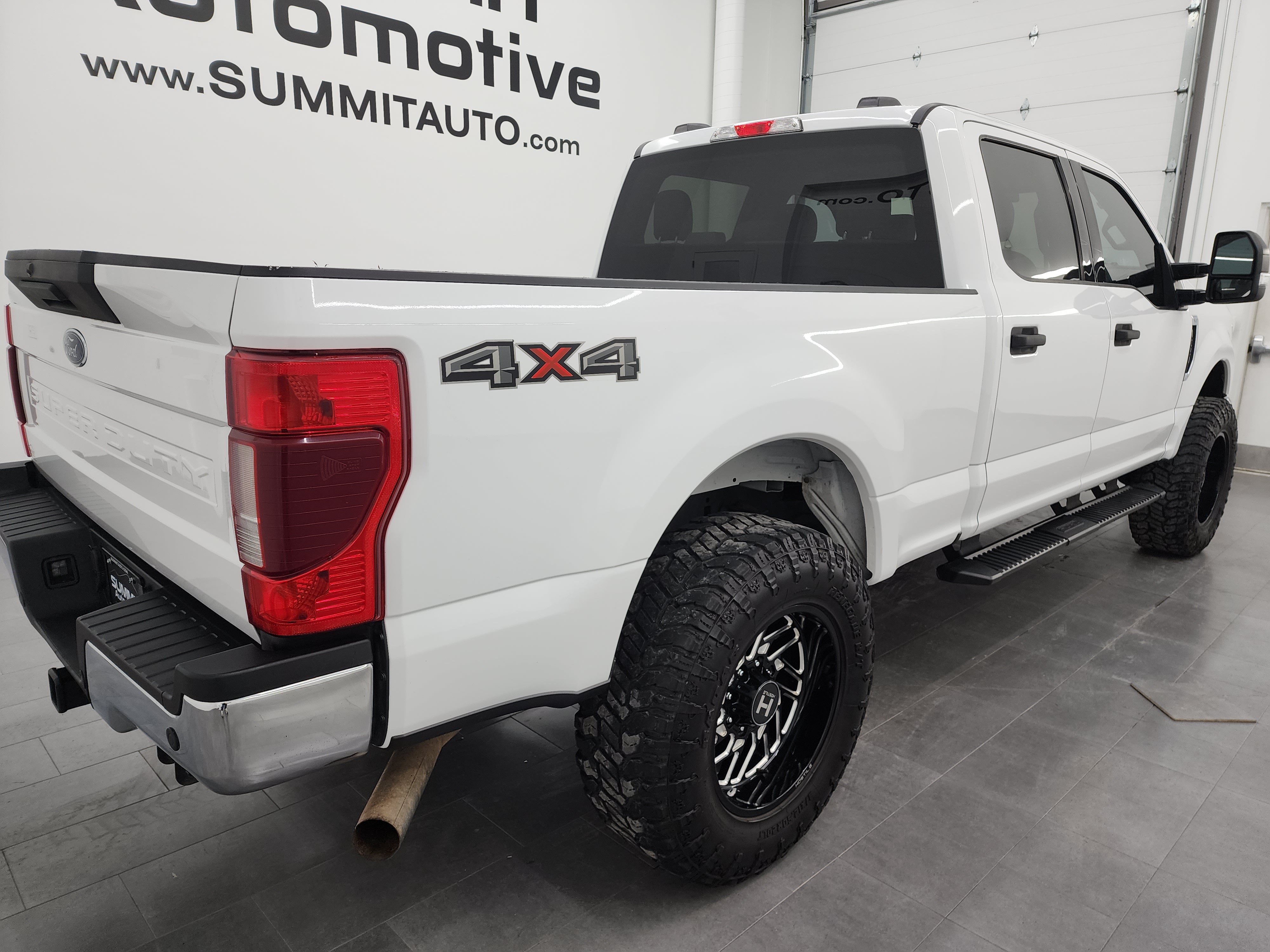 Used 2022 Ford F350 XLT w/ XLT Value Package AWD/4WD image 4