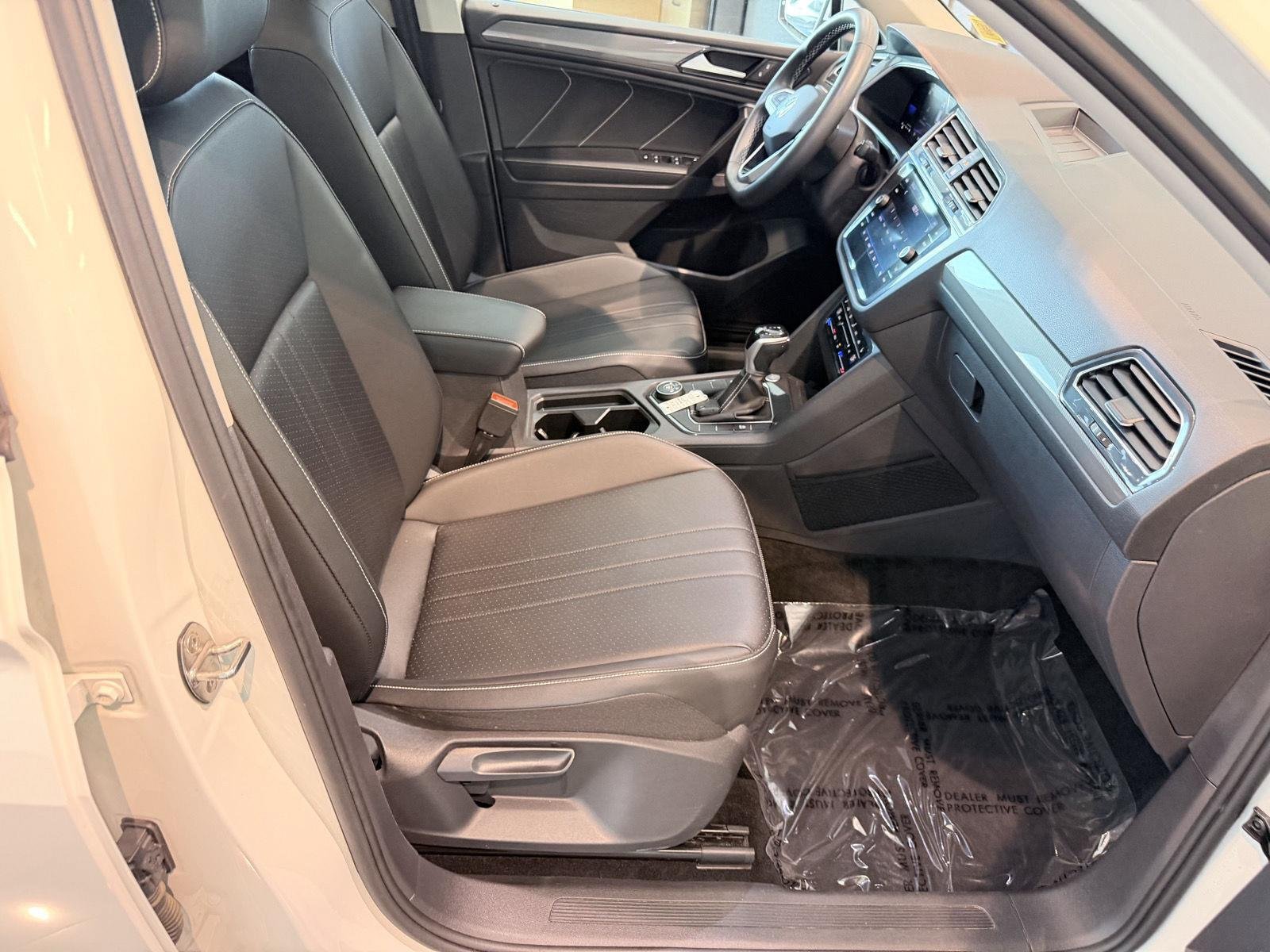 Used 2023 Volkswagen Tiguan SE AWD/4WD image 32
