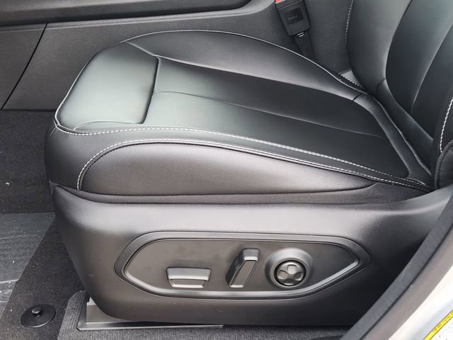 New 2025 Jeep Grand Cherokee Limited w/ Black Appearance Package RWD image 19