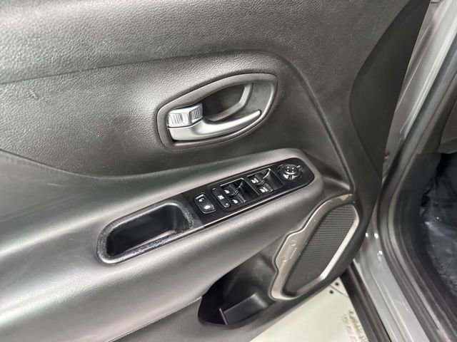 Used 2021 Jeep Renegade Limited image 10