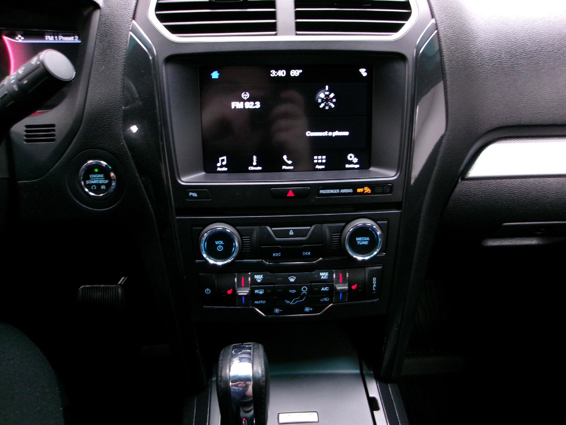 Used 2017 Ford Explorer XLT w/ Equipment Group 202A image 10