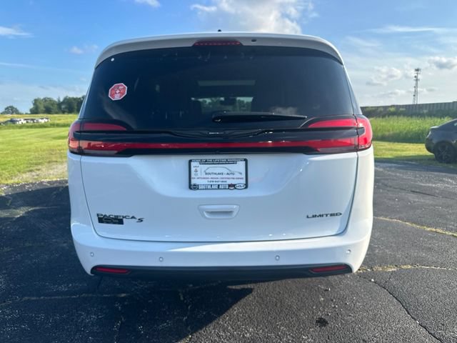 Used 2025 Chrysler Pacifica Limited FWD image 34