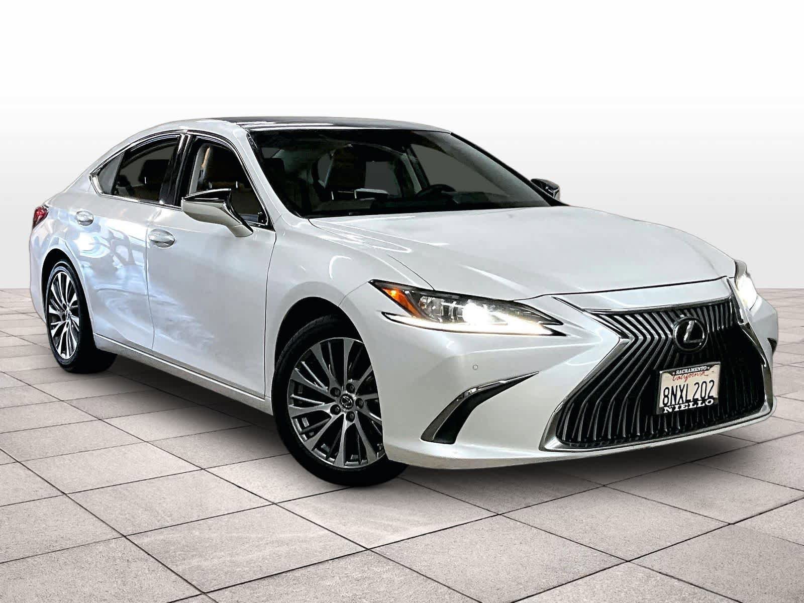 Used 2020 Lexus ES 350 w/ Premium Package FWD image 2