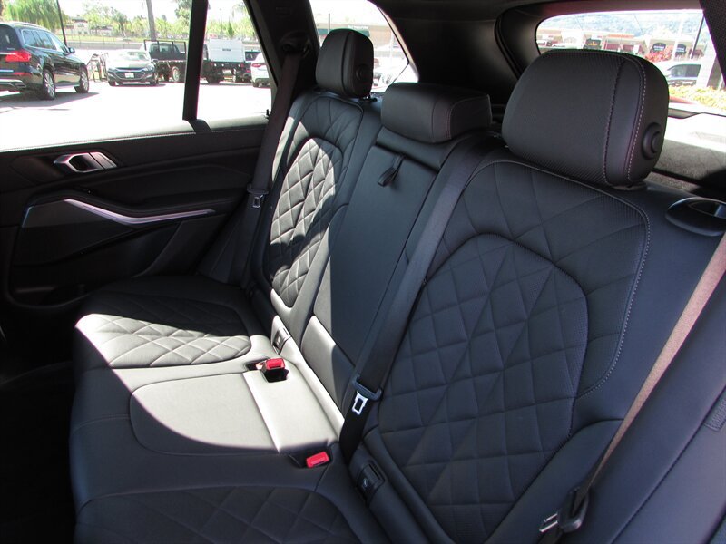 Used 2023 BMW X5 xDrive40i w/ Premium Package AWD/4WD image 28