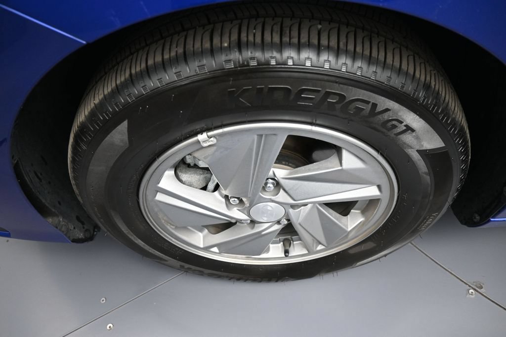 Certified 2025 Hyundai Elantra SE FWD image 14