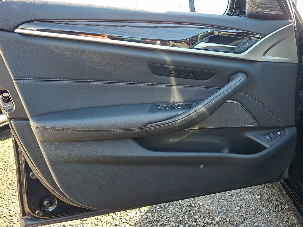 Used 2023 BMW 530e xDrive image 13