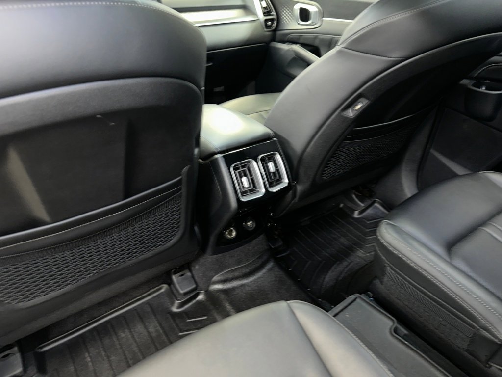 Used 2023 Kia Sorento SX image 19