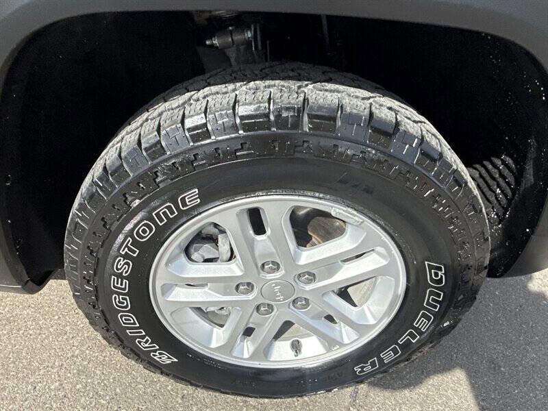 Used 2022 Jeep Grand Cherokee Laredo w/ Luxury Tech Group I AWD/4WD image 15