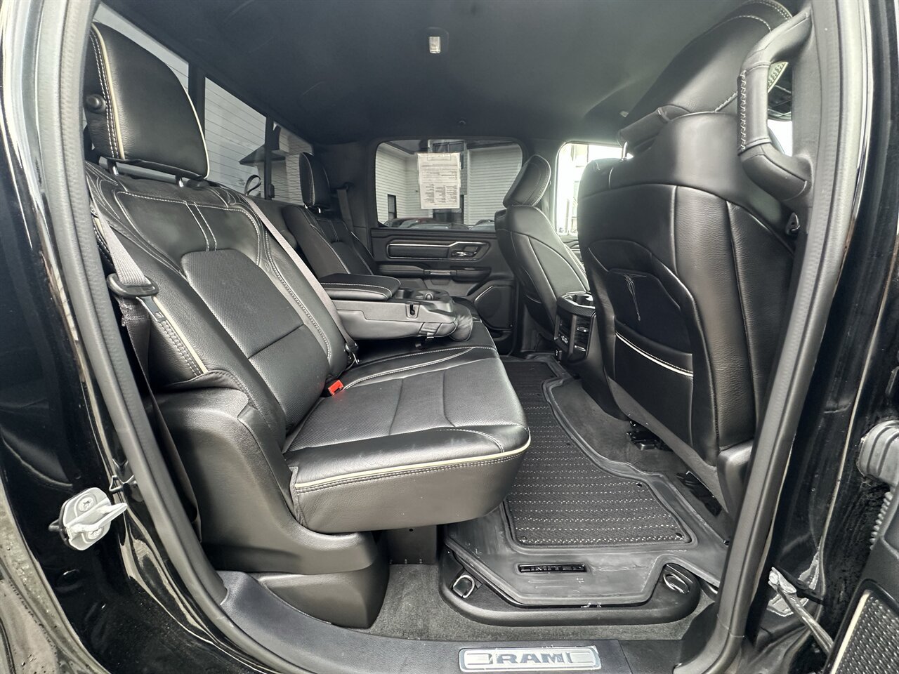 Used 2022 RAM 1500 Limited w/ Body-Colour Bumper Group AWD/4WD image 8