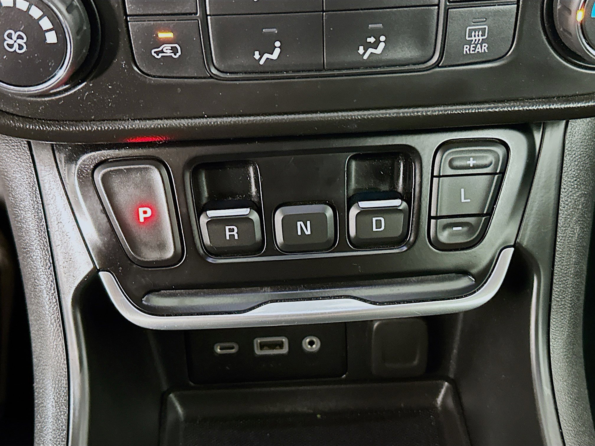 Used 2021 GMC Terrain SLE image 23