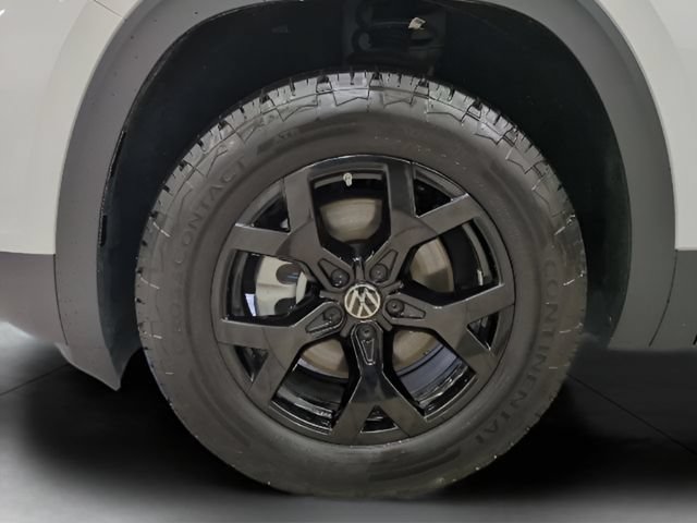 Used 2025 Volkswagen Atlas Peak Edition SE AWD/4WD image 28