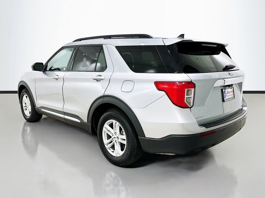 Used 2024 Ford Explorer XLT RWD image 5