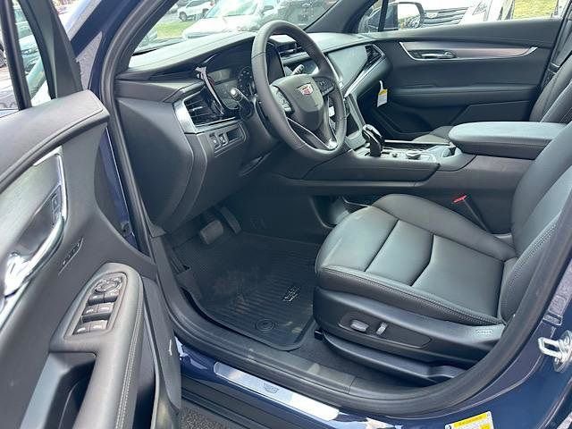 New 2025 Cadillac XT6 Luxury image 9