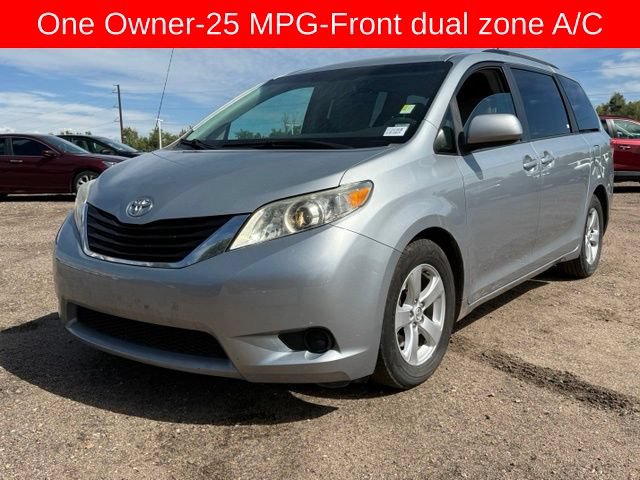 Used 2014 Toyota Sienna LE FWD image 1