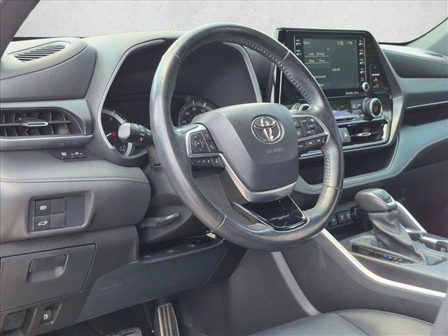 Used 2021 Toyota Highlander XSE FWD image 10
