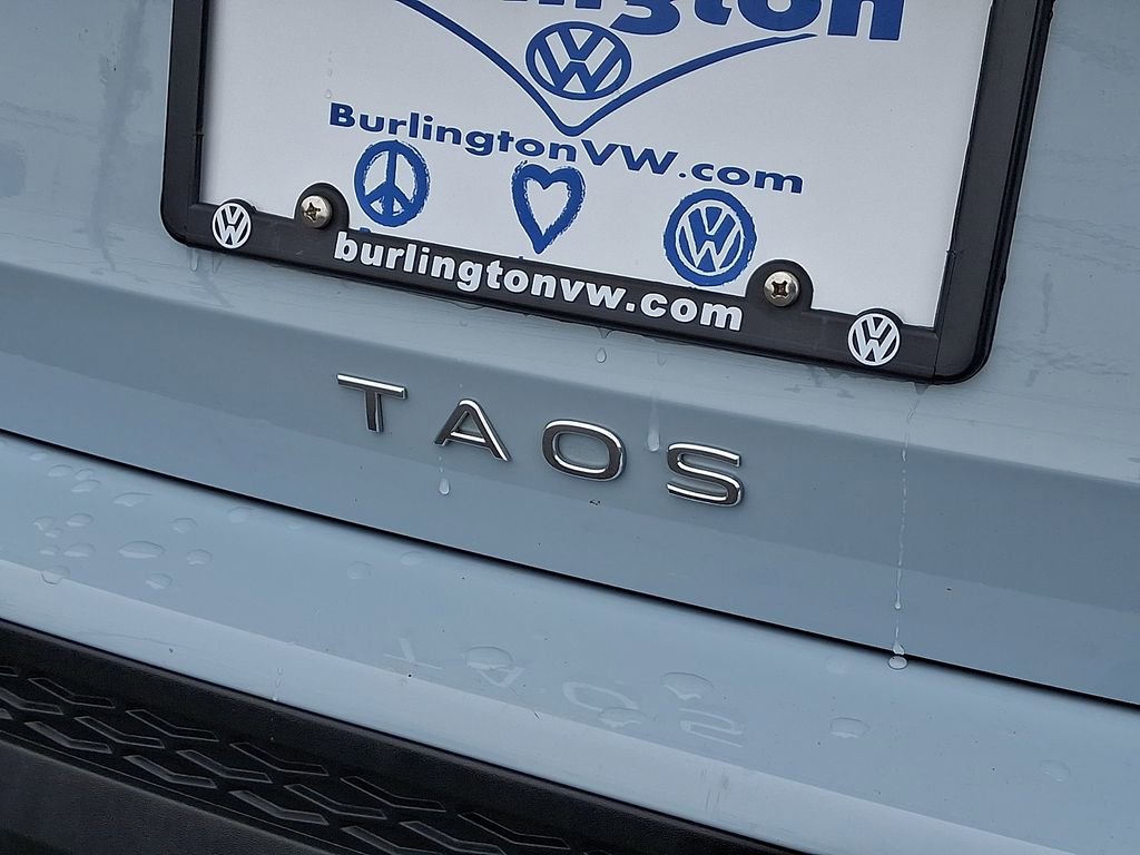 Used 2025 Volkswagen Taos SE image 31