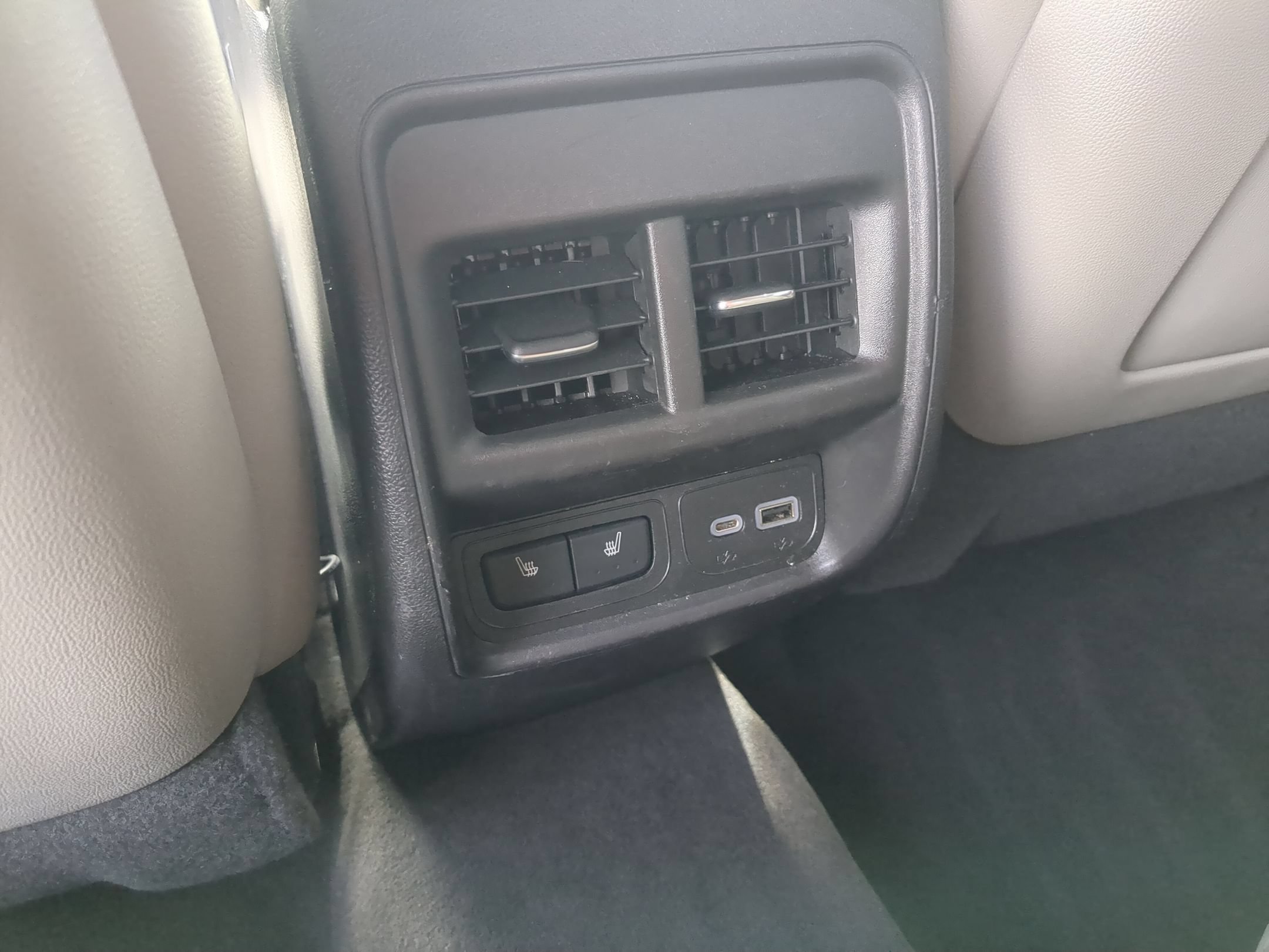 Certified 2023 Cadillac XT4 Luxury w/ Cold Weather Package FWD image 18