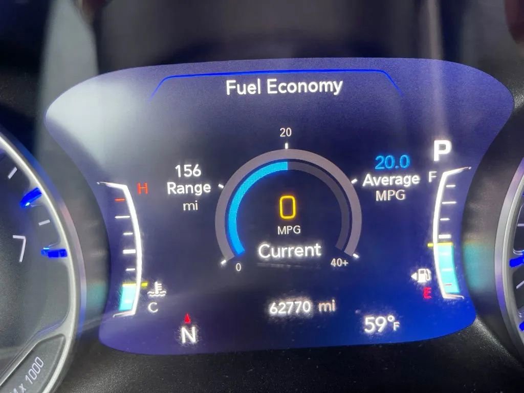 Used 2023 Chrysler Pacifica Touring-L image 21