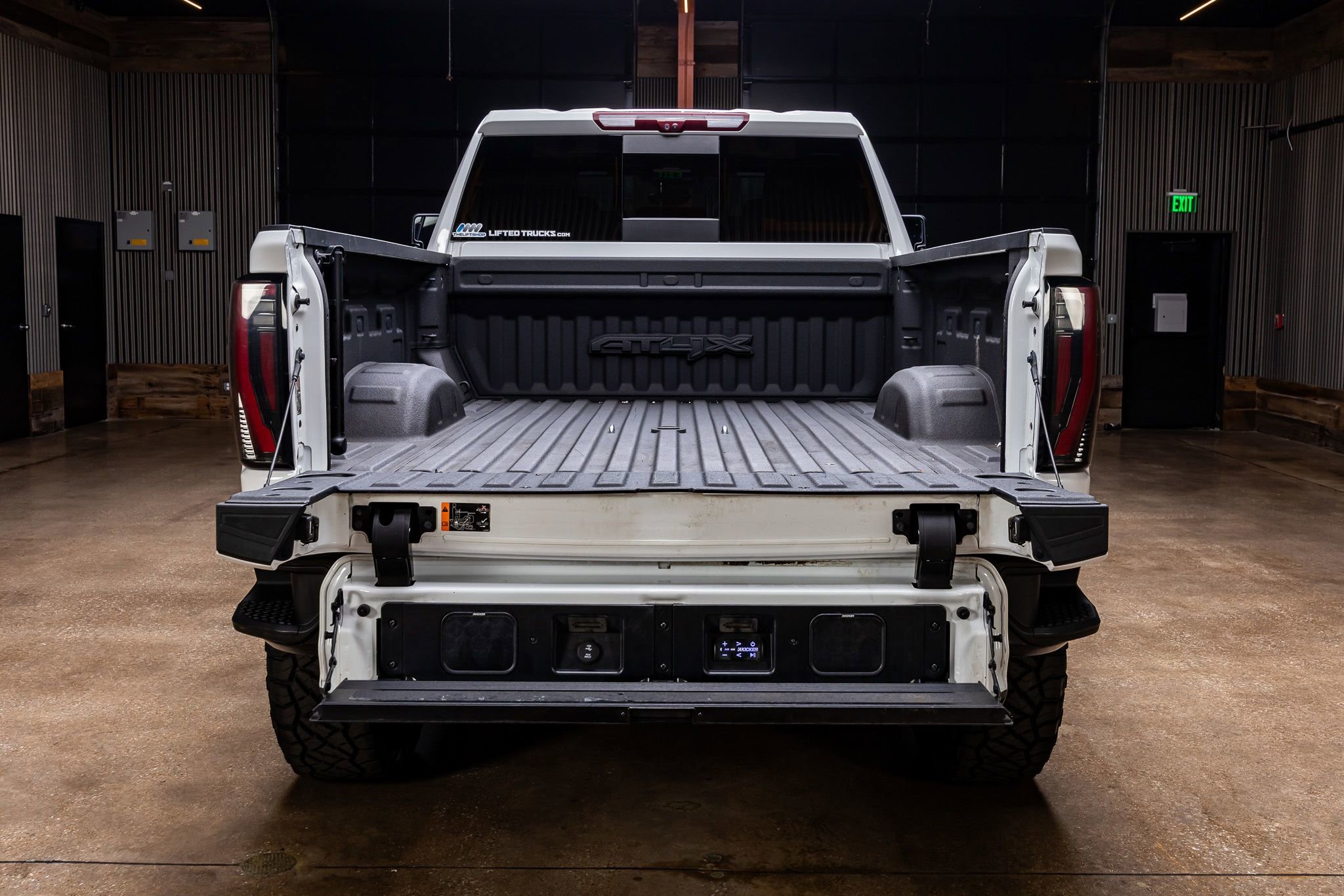Used 2024 GMC Sierra 2500 AT4X AWD/4WD image 9