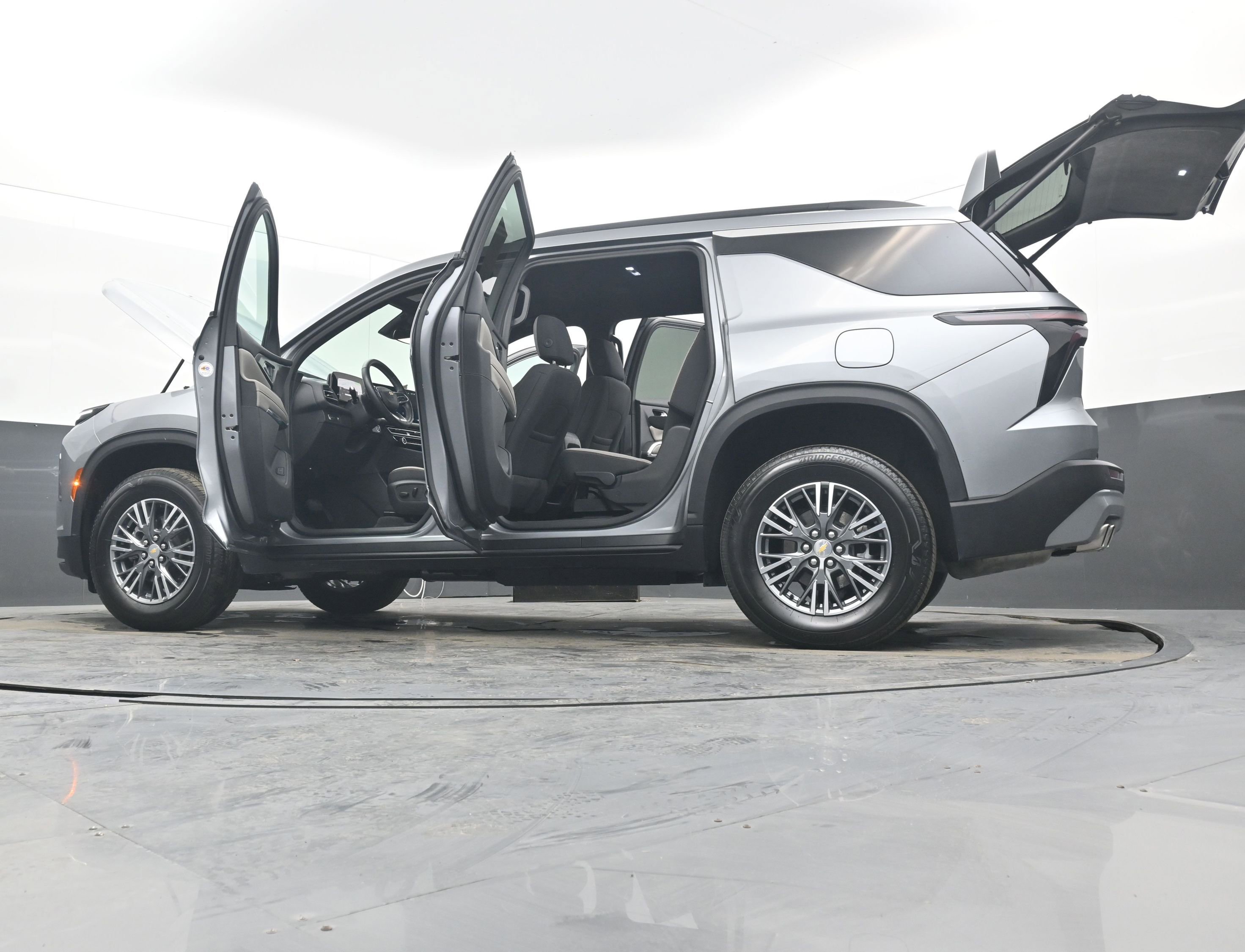 Used 2025 Chevrolet Traverse LT image 43