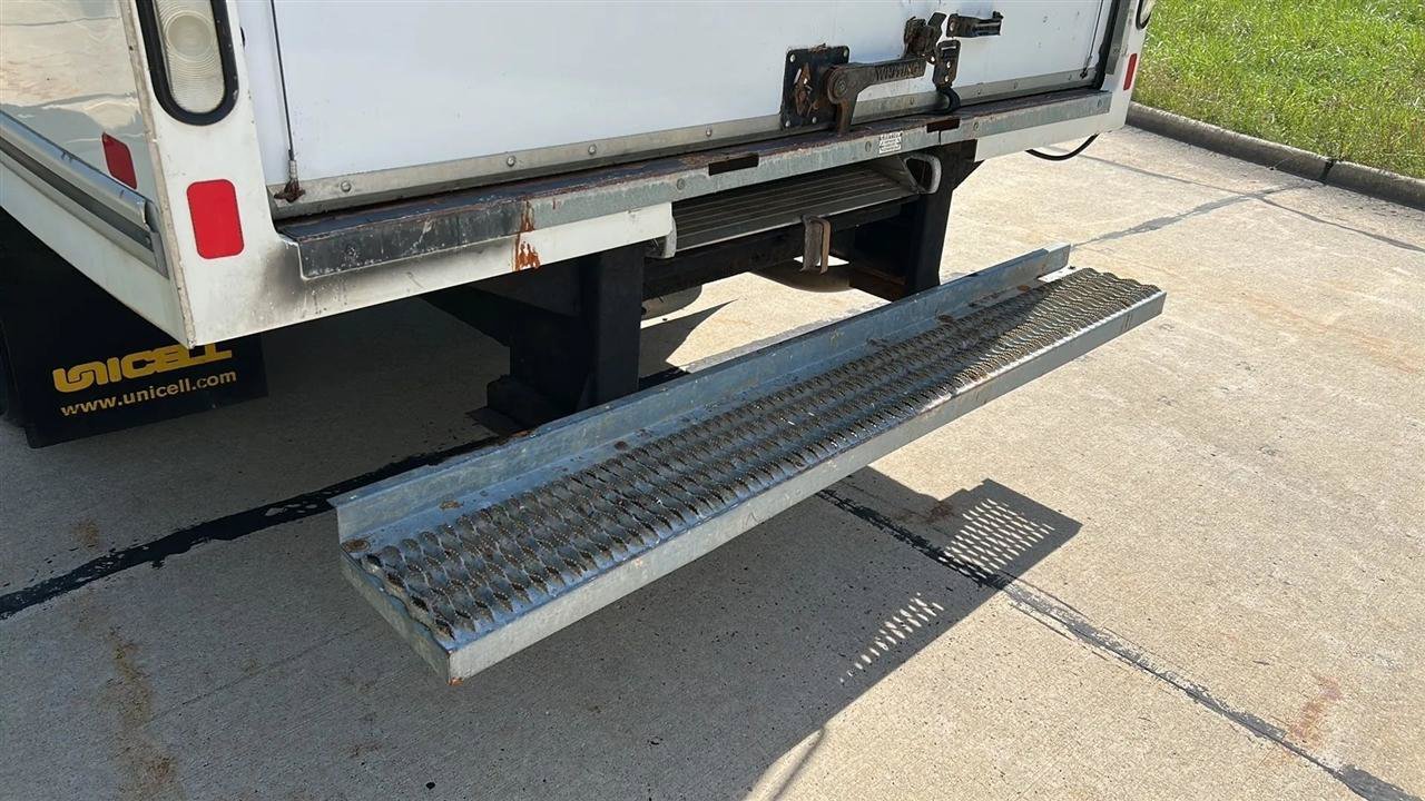 Used 2019 Chevrolet Express 3500 Extended w/ Driver Convenience Package RWD image 15