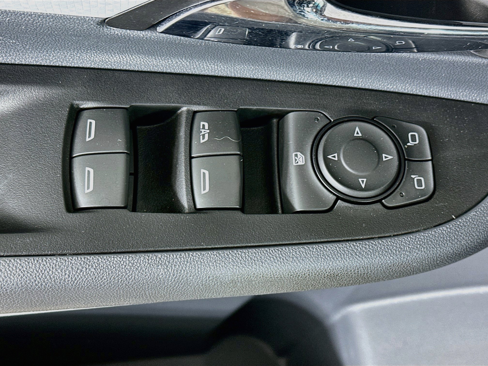 Used 2020 Chevrolet Bolt LT FWD image 15
