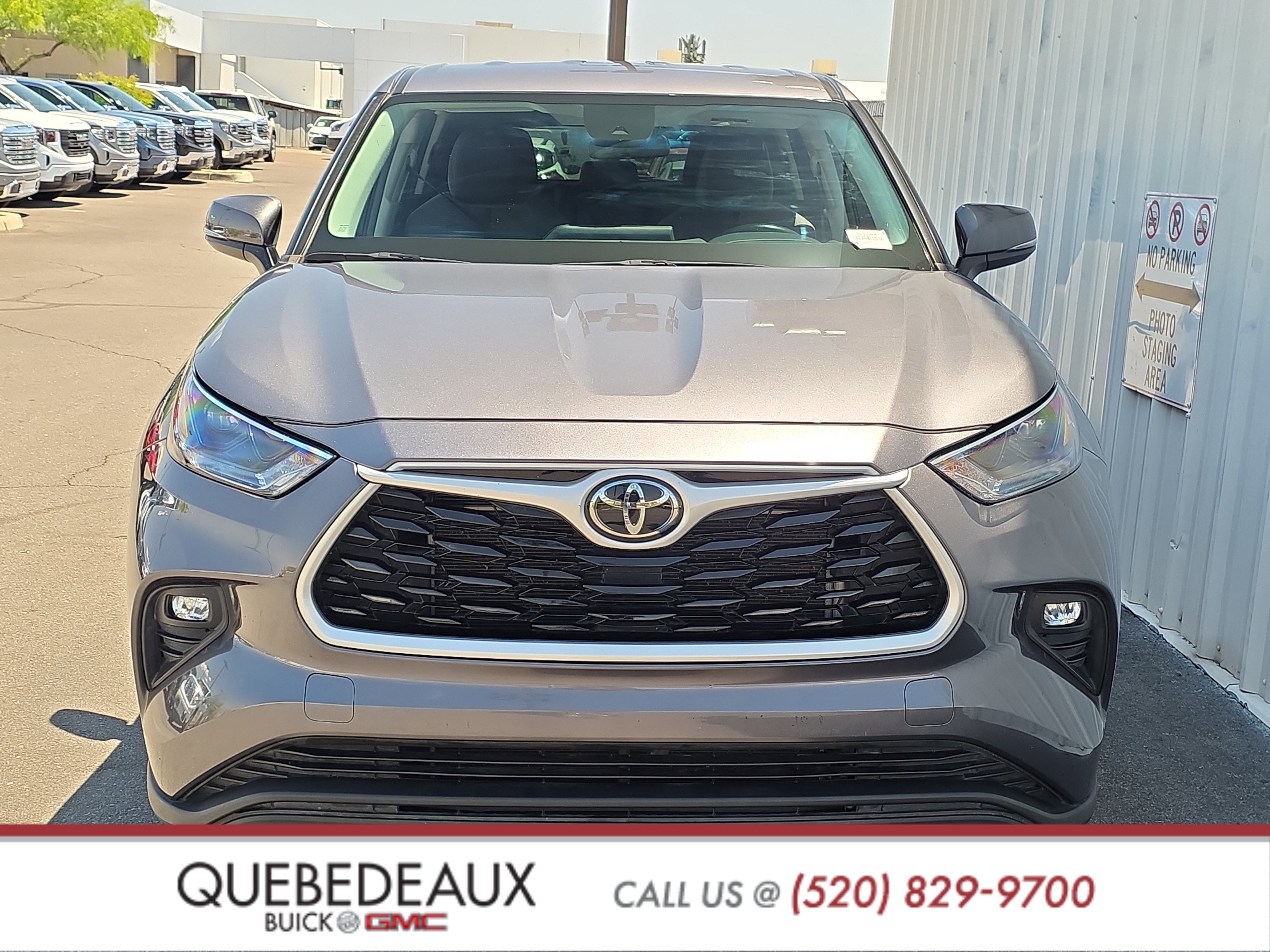 Used 2023 Toyota Highlander LE FWD image 2