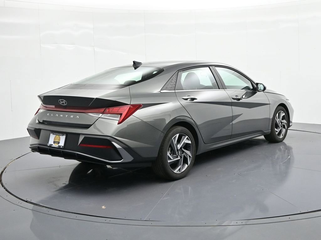 Used 2025 Hyundai Elantra SEL image 6