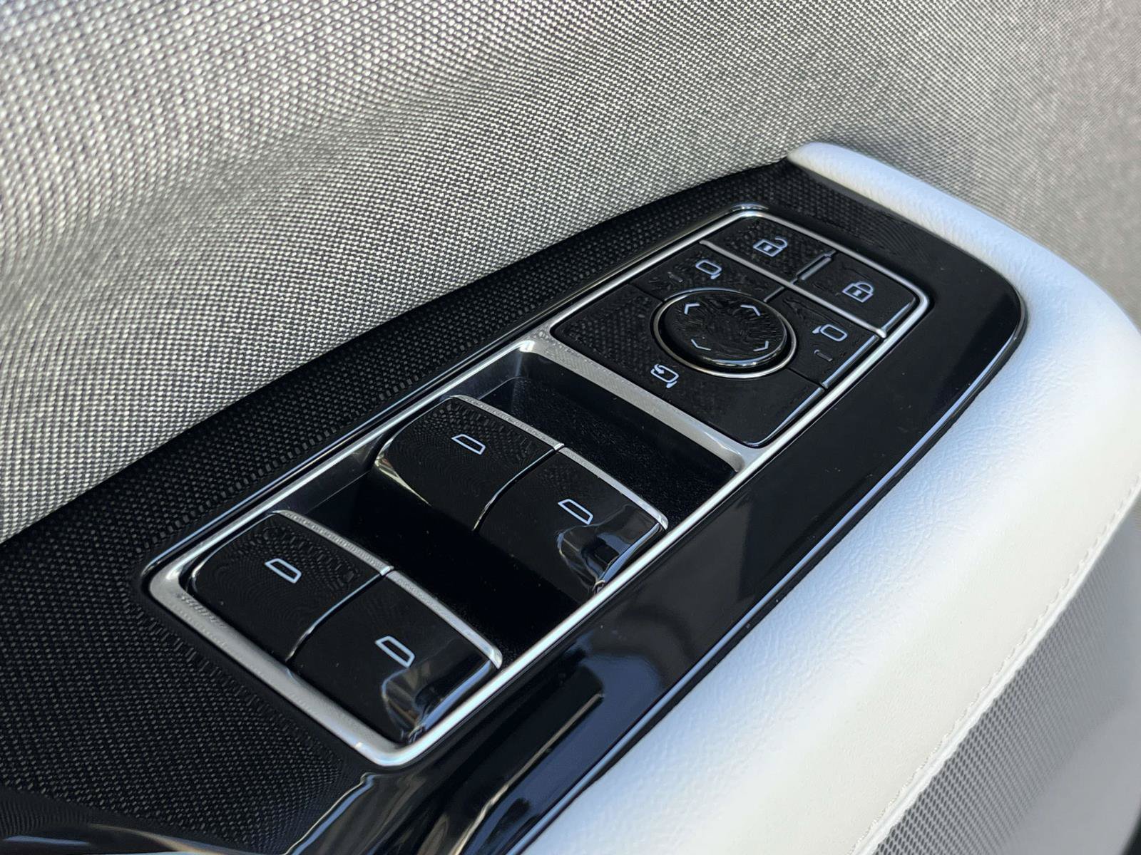 New 2026 Cadillac Escalade IQL Sport 1 w/ LPO, ONYX Package AWD/4WD image 19