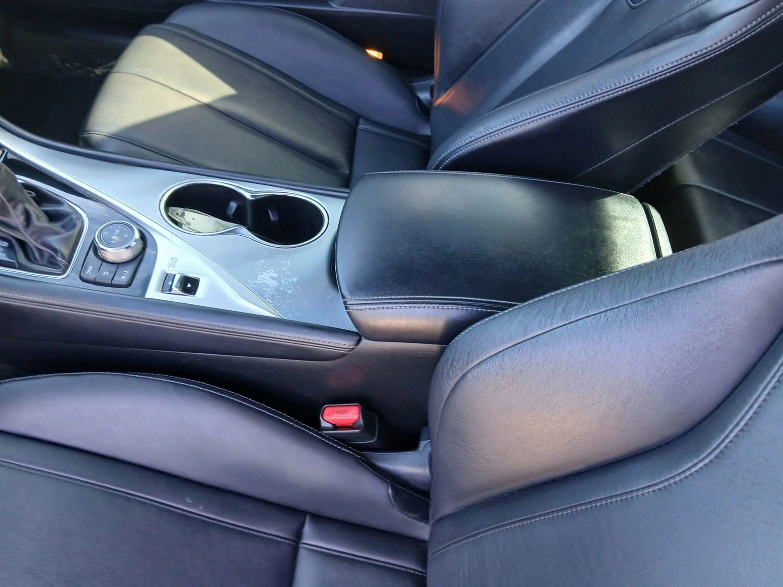 Used 2017 INFINITI Q60 2.0t image 9