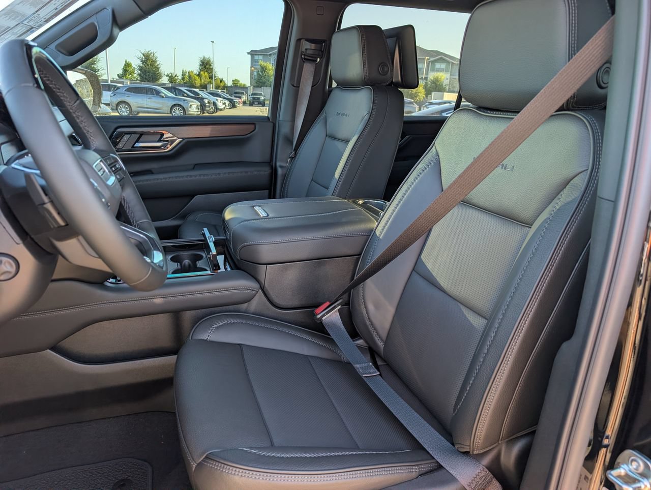 New 2026 GMC Yukon XL Denali w/ Denali Reserve Package AWD/4WD image 18