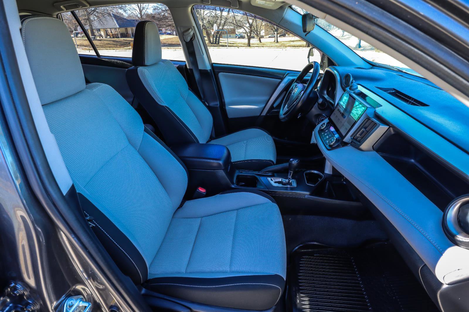 Used 2017 Toyota RAV4 XLE image 33