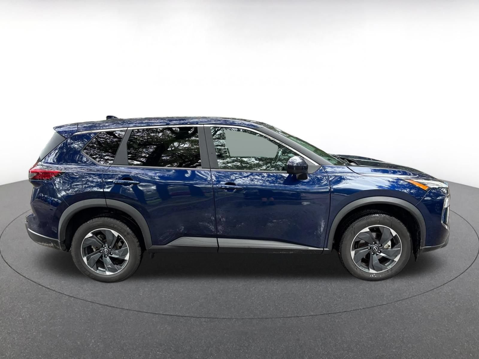 Used 2025 Nissan Rogue SV AWD/4WD image 13