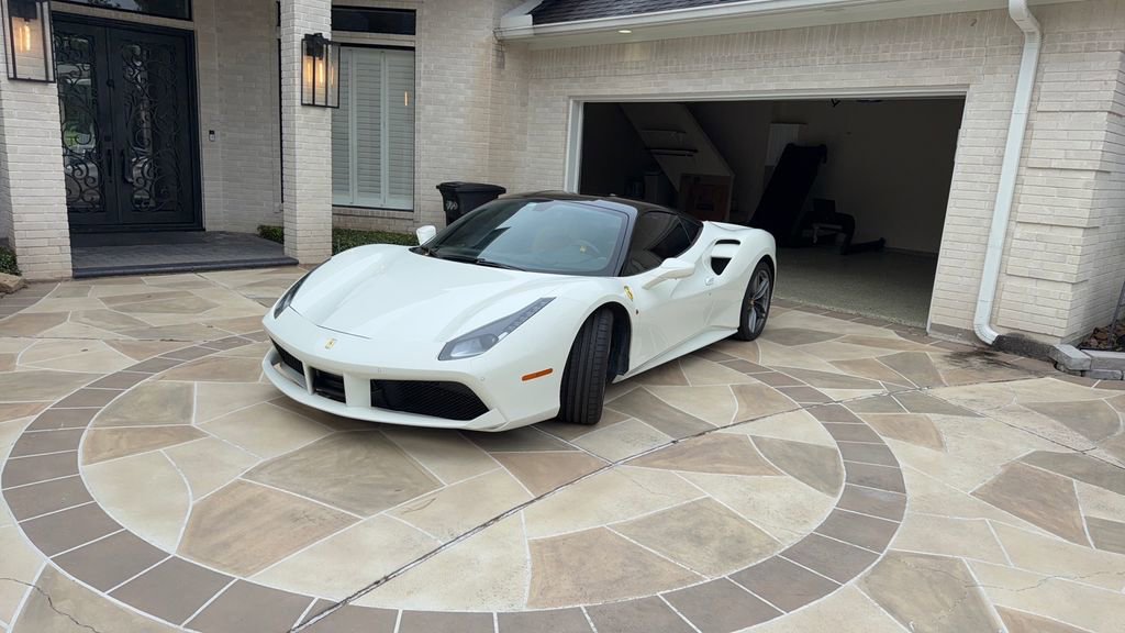 Used 2016 Ferrari 488 GTB RWD image 2