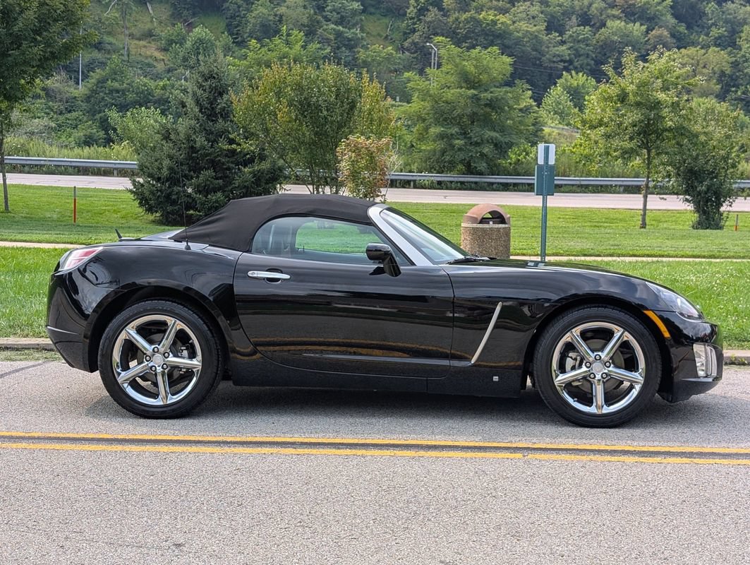 Used 2009 Saturn Sky Red Line RWD image 6