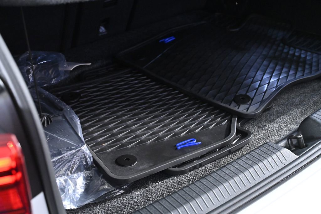 Used 2024 Volkswagen Golf R image 39