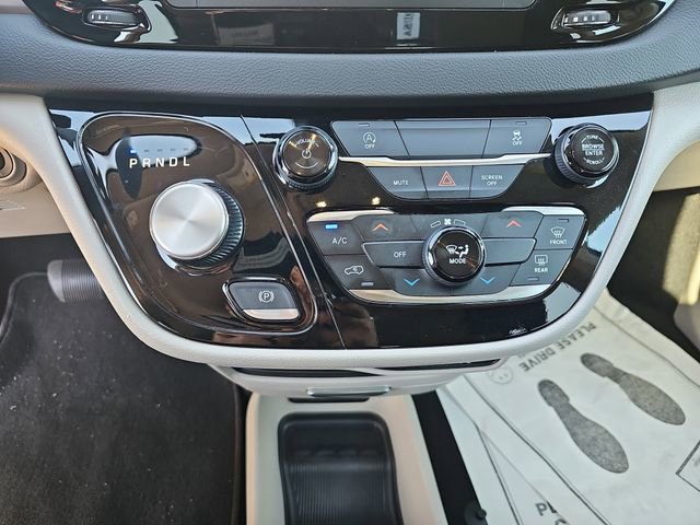 Used 2024 Chrysler Voyager LX FWD image 28