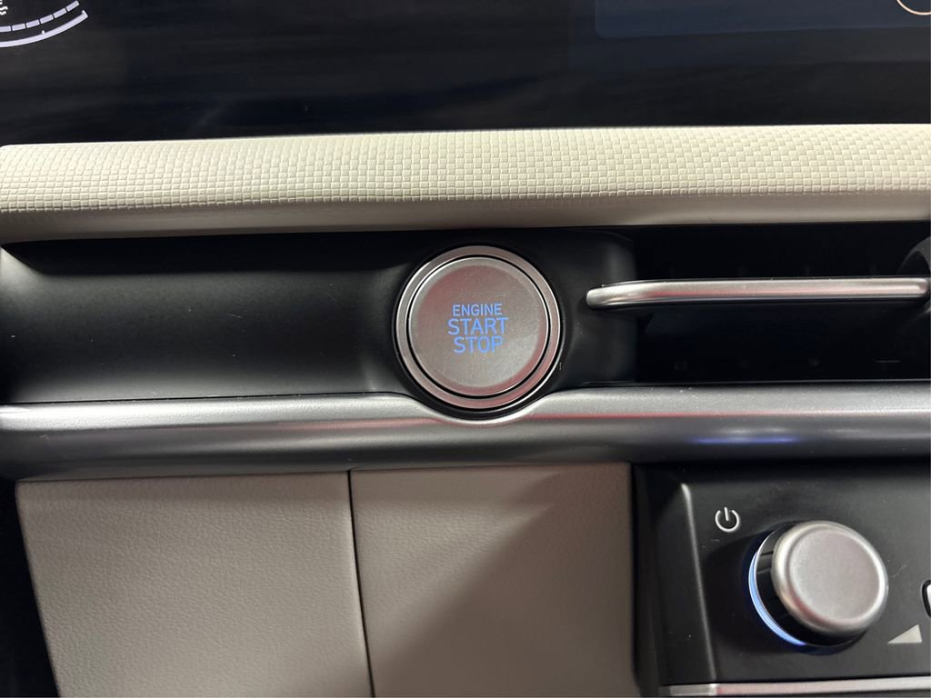 Certified 2025 Hyundai Tucson SE image 28