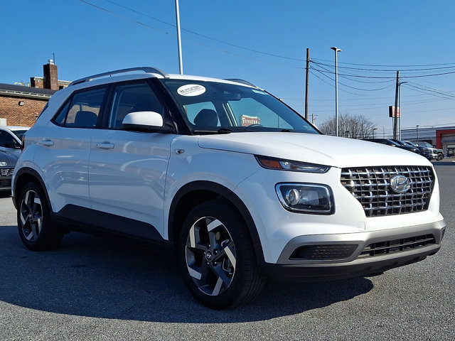 Certified 2024 Hyundai Venue SEL image 3