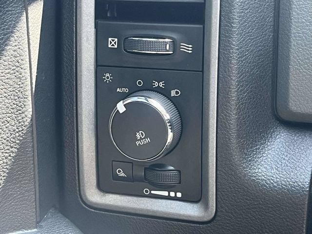 Used 2017 RAM 1500 Express RWD image 32
