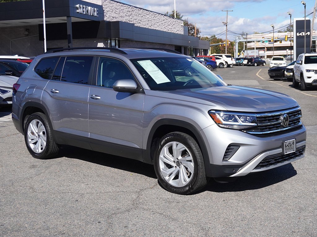 Used 2023 Volkswagen Atlas SE image 2