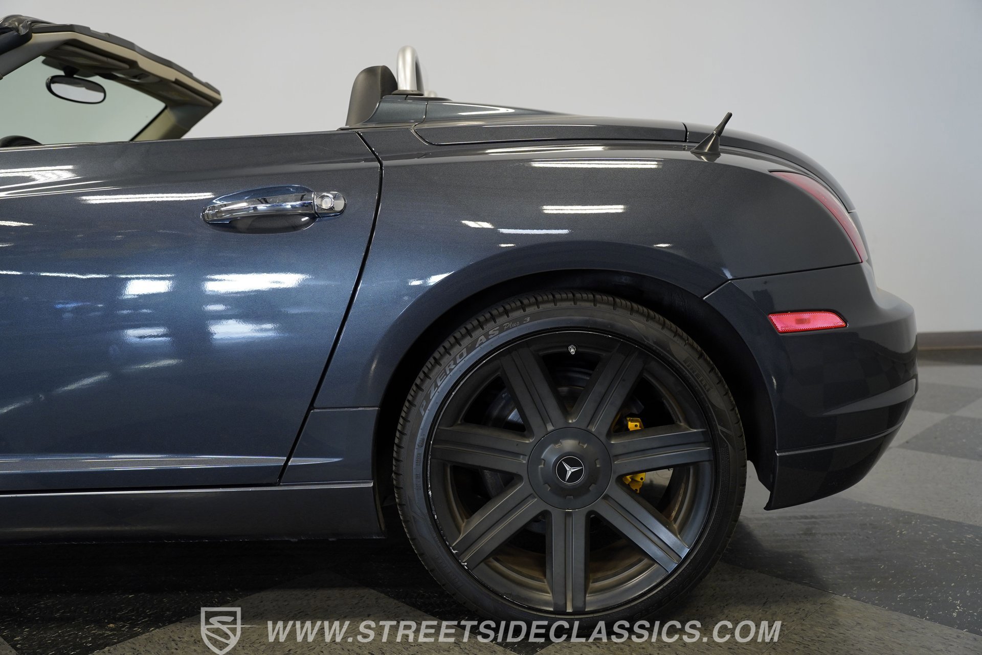 Used 2006 Chrysler Crossfire Limited image 29