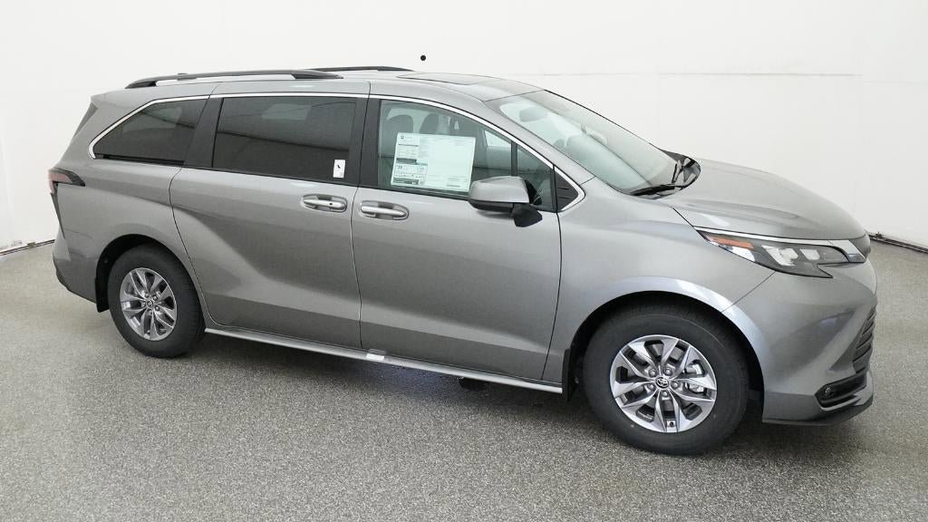 New 2026 Toyota Sienna XLE FWD image 12