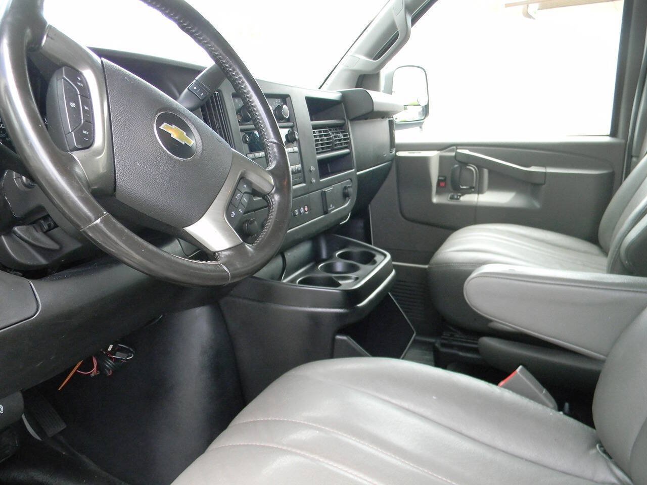 Used 2018 Chevrolet Express 2500 w/ Driver Convenience Package RWD image 5