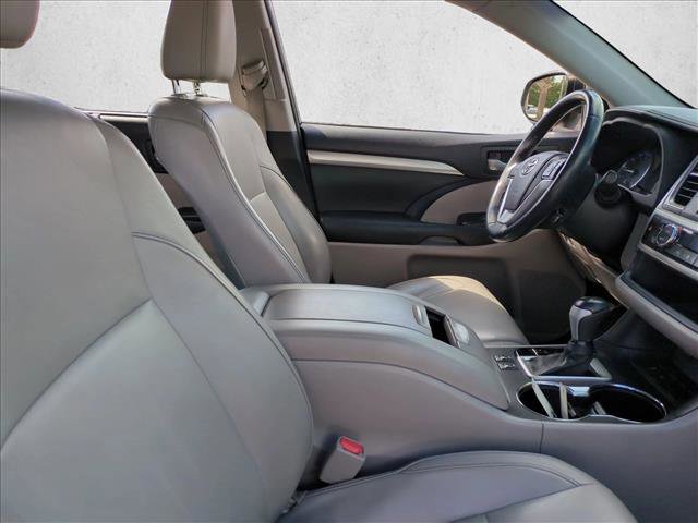 Used 2014 Toyota Highlander XLE FWD image 22