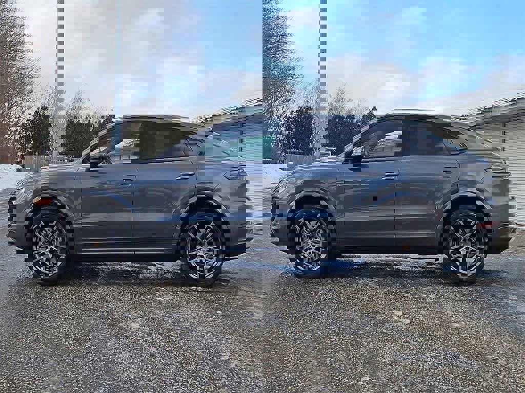 Certified 2022 Porsche Cayenne image 2