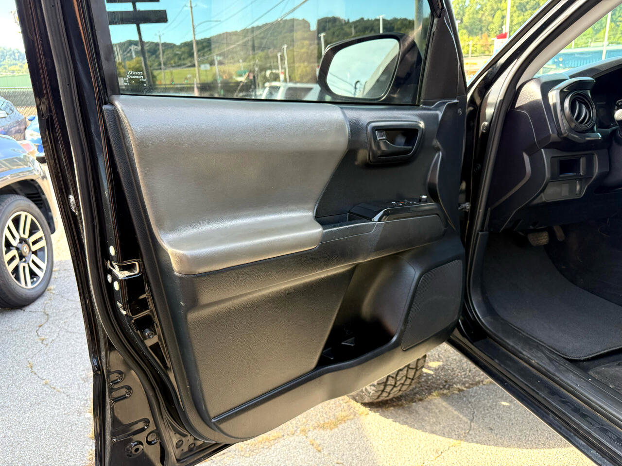 Used 2017 Toyota Tacoma SR image 20